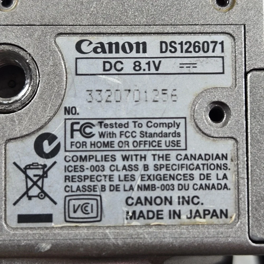 Canon EOS Digital Rebel XT 8.0MP DSLR Camera w/EF-S 18-55mm Lens Battery Charger